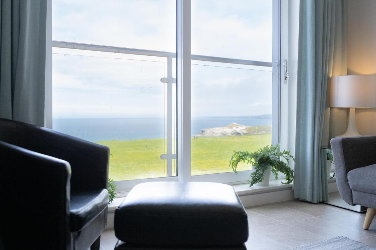 Stunning Sea Views, Luxury Beaches & Restaurants Are A Short Walk Away Appartamento *