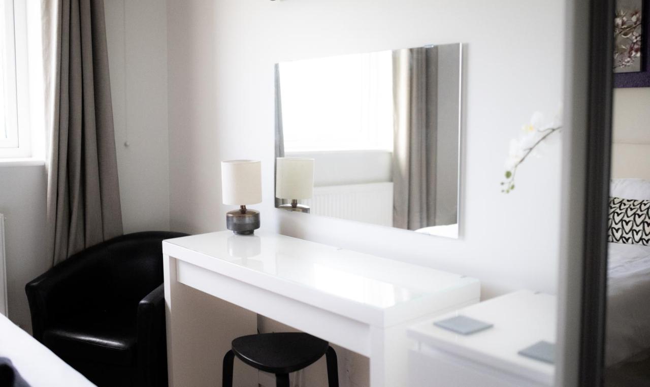 Stunning Sea Views, Luxury Beaches & Restaurants Are A Short Walk Away * New Quay