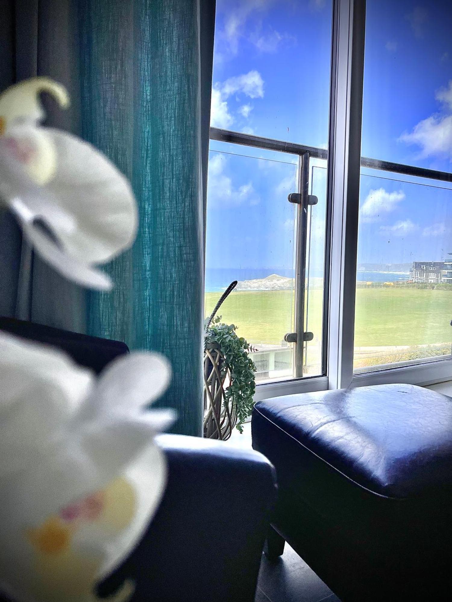 Appartamento Stunning Sea Views, Luxury Beaches & Restaurants Are A Short Walk Away *