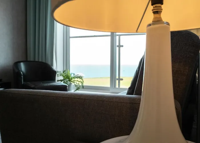 Stunning Sea Views, Luxury Apartment Beaches & Restaurants Are A Short Walk Away