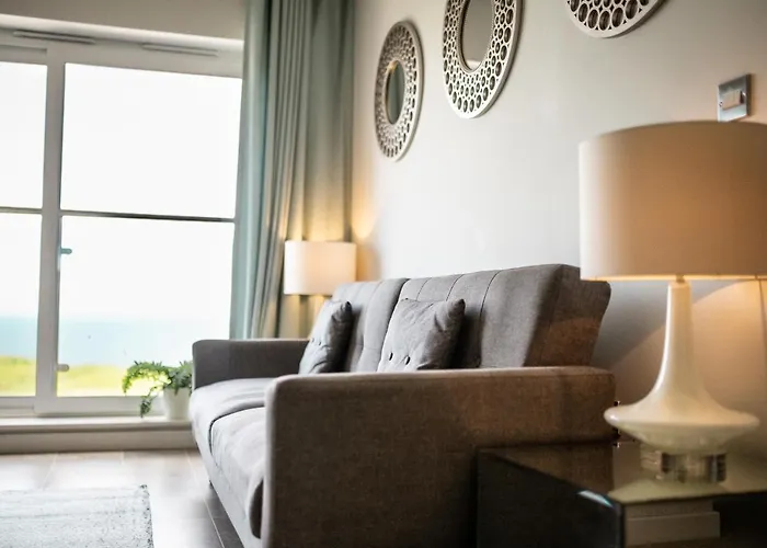 Stunning Sea Views, Luxury Apartment Beaches & Restaurants Are A Short Walk Away