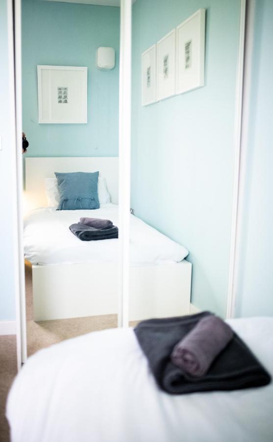 Apartment Stunning Sea Views, Luxury Beaches & Restaurants Are A Short Walk Away